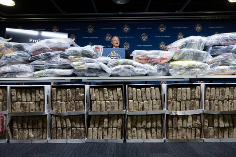 Policía de Toronto asegura 835 Kilos de cocaína del Cártel de Jalisco Nueva Generación y detiene a 2 mexicanos