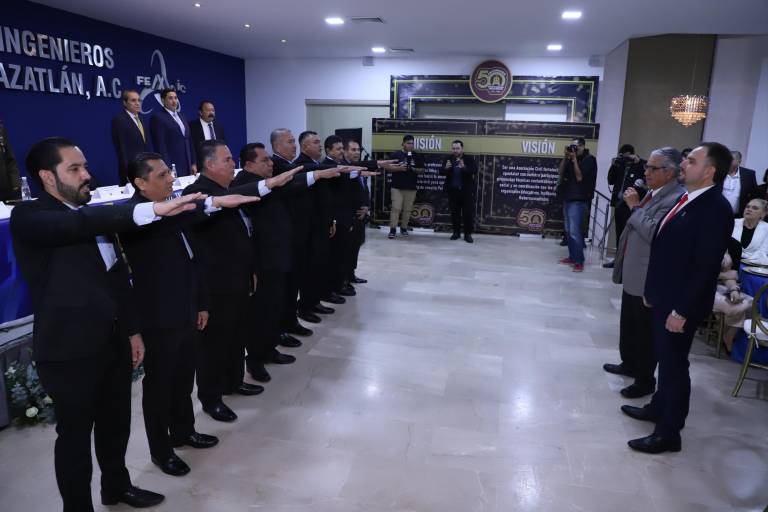 Asume presidencia de Colegio de Ingenieros Civiles