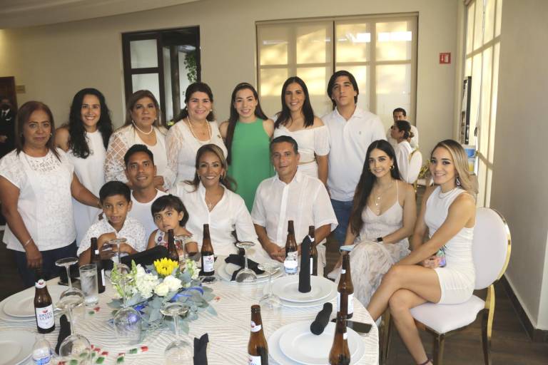 Reciben con aplausos a la ciclista sinaloense, Daniela Gaxiola