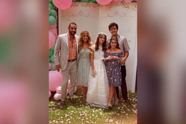 Hija de Itatí Cantoral realiza primera comunión y Gloria Trevi fue su madrina
