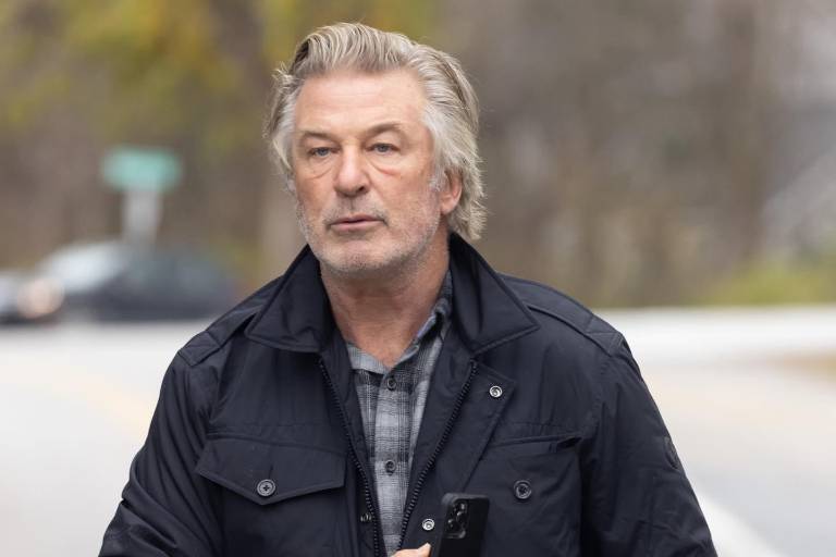Será el actor Alec Baldwin acusado de homicidio involuntario