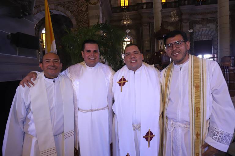 Renuevan clérigos sus votos sacerdotales