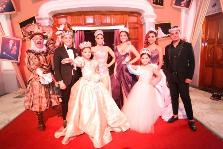 Disfrutan mazatlecos de una gala mágica en el TAP