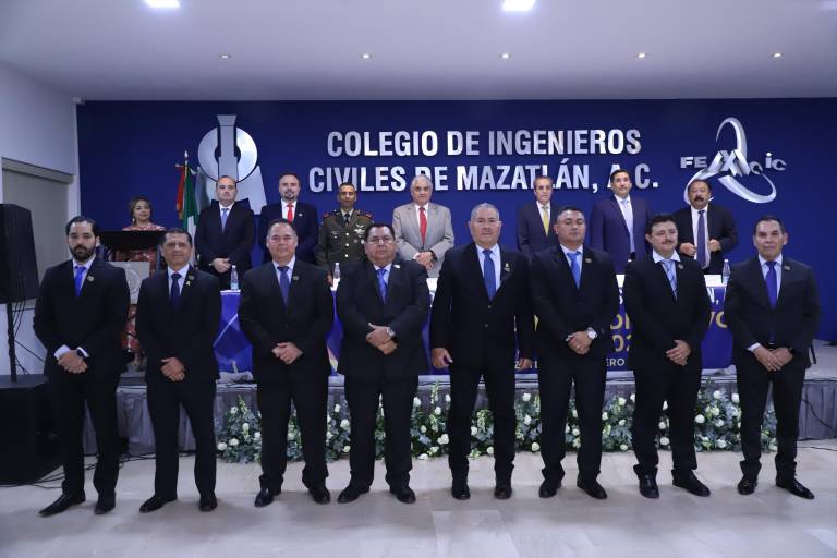 Asume presidencia de Colegio de Ingenieros Civiles