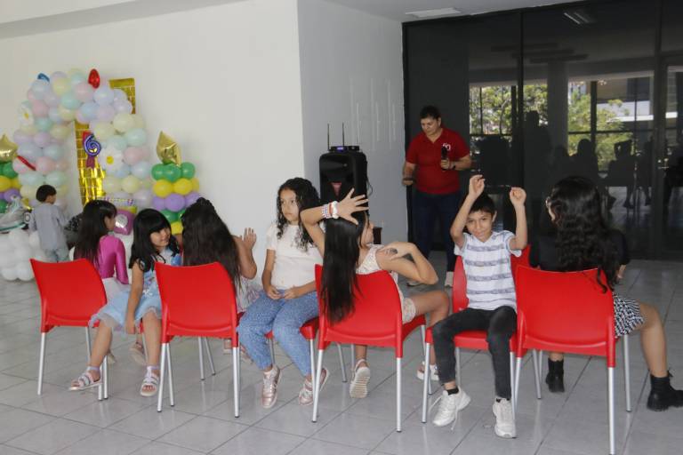 Festeja Grupo Noroeste a hijos de colaboradores en el Día del Niño
