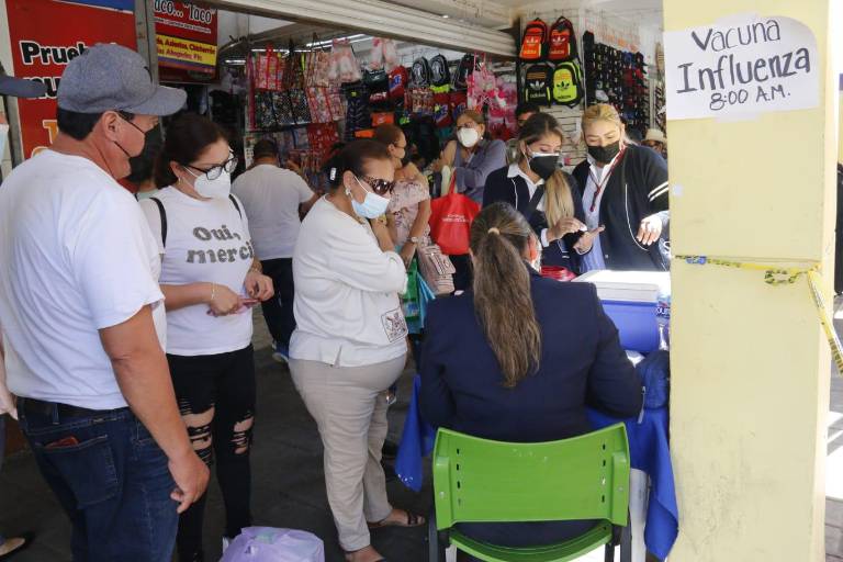 Realizan campaña de vacunación contra la influenza en el Centro de Culiacán