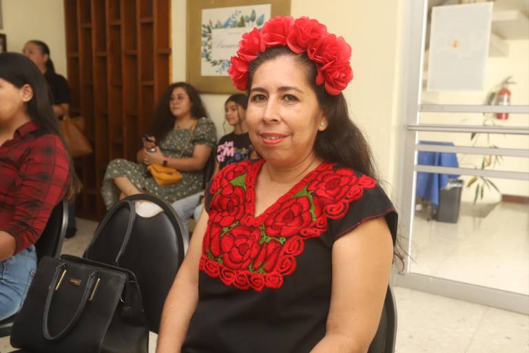 Honran a los fieles difuntos con tradicional convivencia