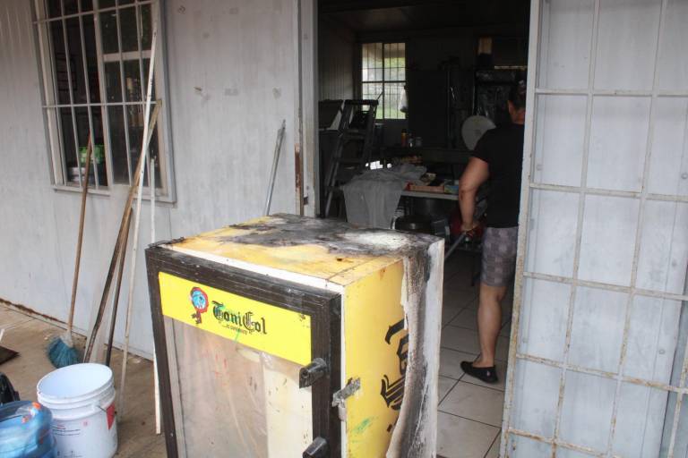 Vecinos alertan de incendio en cocina escolar de Rosario