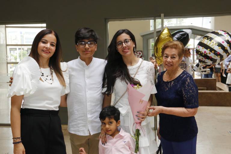 Despide La Escuela Activa Integral una generación más de sus aulas