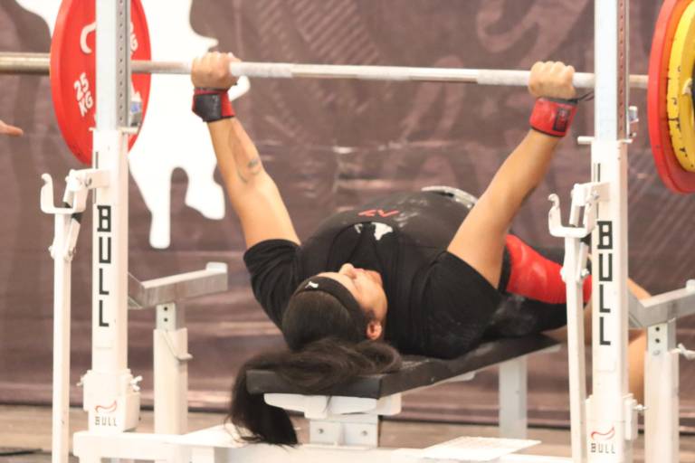 Muestra Maytia Millán poderío en el Torneo Estatal de Powerlifting Mazatlán 2024