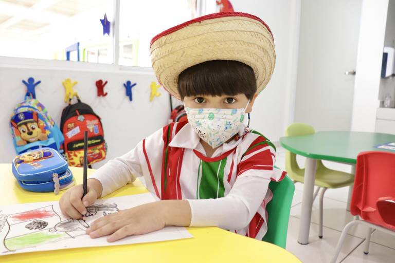 Conmemoran la Independencia de México en el Colegio SEBEC