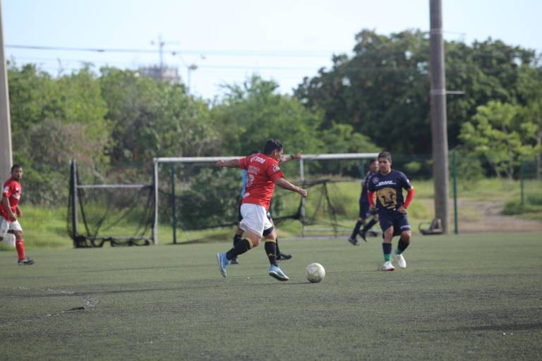 Deportivo Marinos se afianza en la cima de Liga Superveteranos