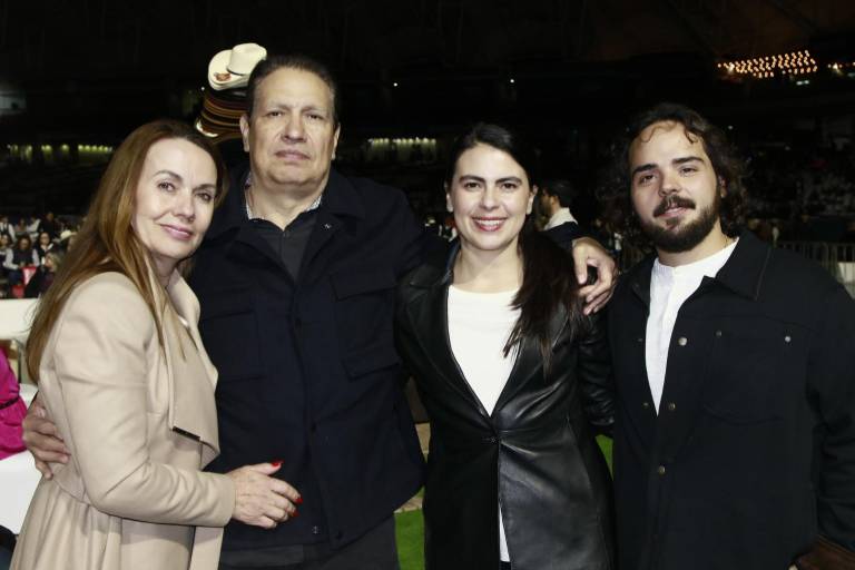 Cantan y bailan sinaloenses junto a Christian Nodal en su concierto en Culiacán