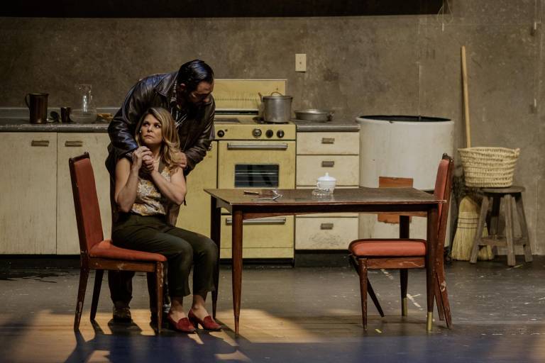 Brilla Itatí Cantoral en la estremecedora historia ‘Sola en la oscuridad’