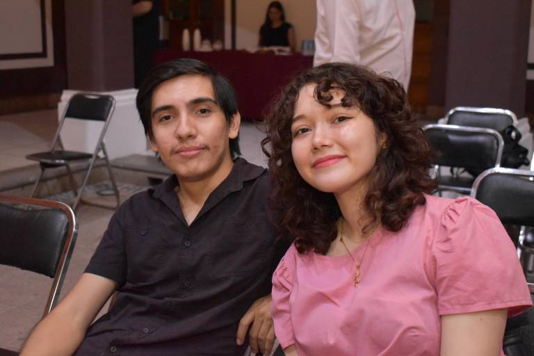 Acompañan a Cecilia Pablos en la presentación de su libro ‘Galbare’