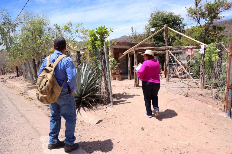 Buscan regresar a sus poblados a víctimas de desplazamiento forzado