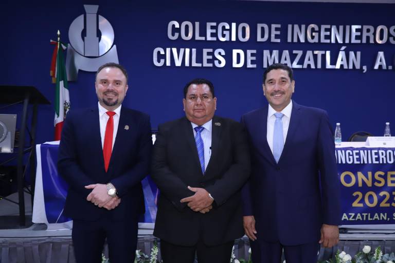 Asume presidencia de Colegio de Ingenieros Civiles