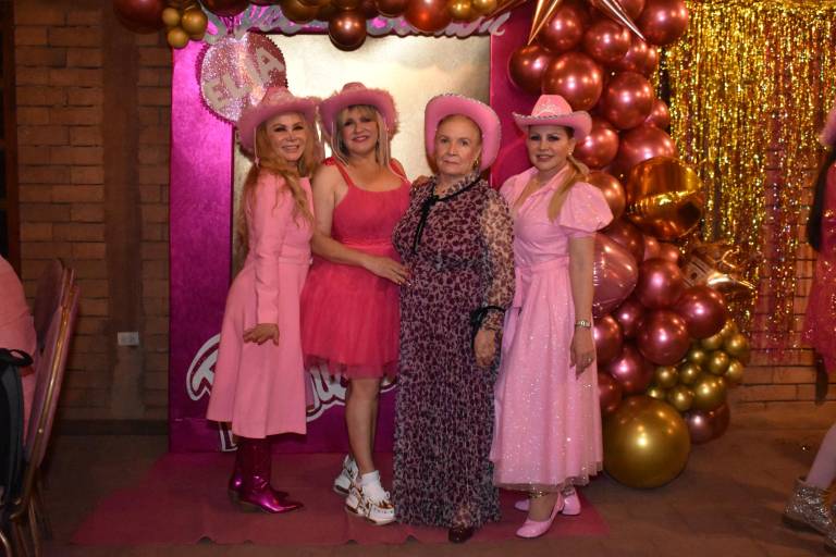 Celebra Rosa Elia Chávez con Barbie un ¡Feliz Cumpleaños!