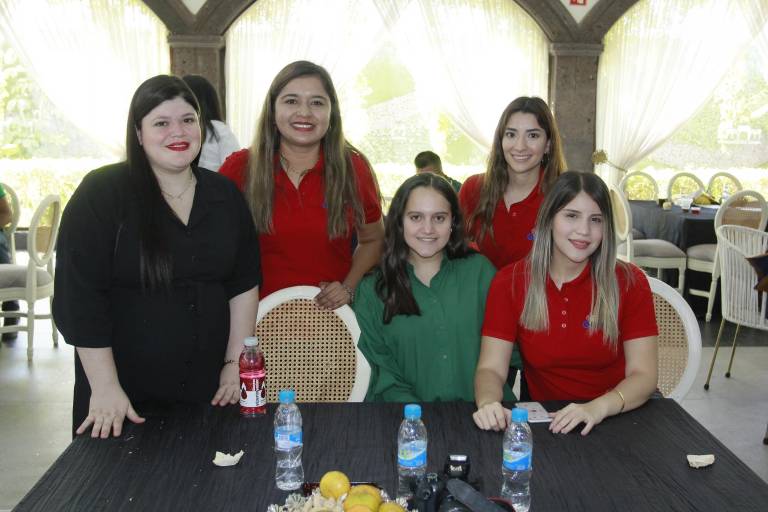 Celebra Ganac su tradicional posada navideña