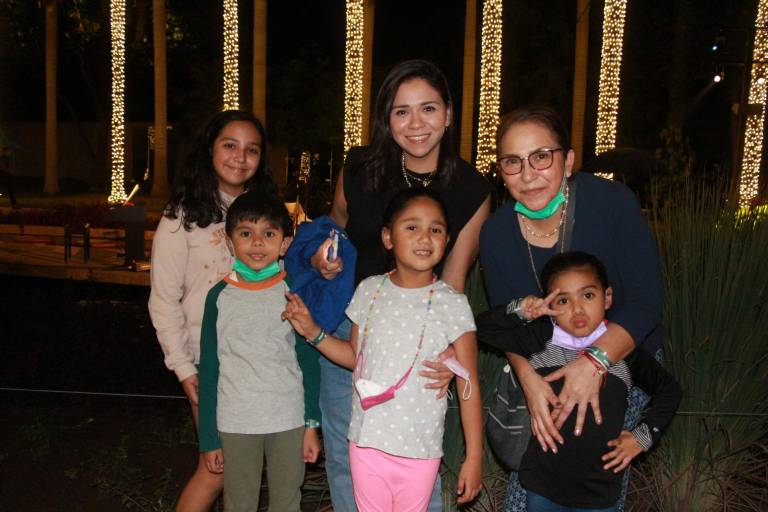 Viven una iluminada ‘Navidad en el Jardín’