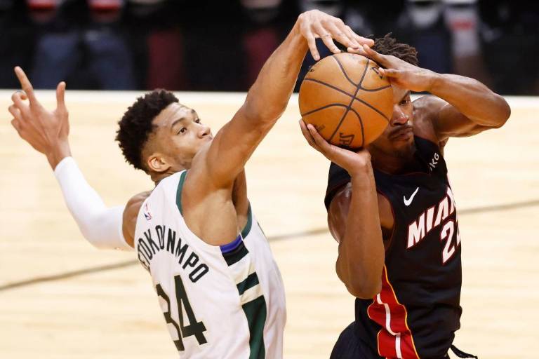 Milwaukee Bucks da otra cátedra ante Miami Heat y tiene ventaja de 3-0 en la serie