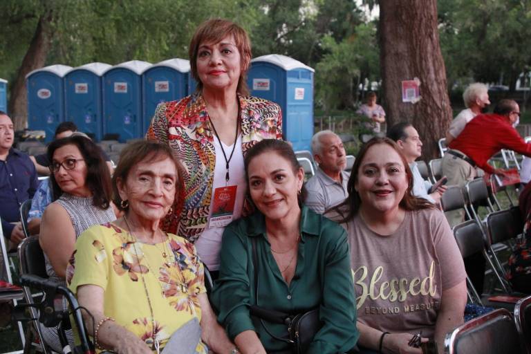 Familias enteras viven una gran fiesta sinaloense