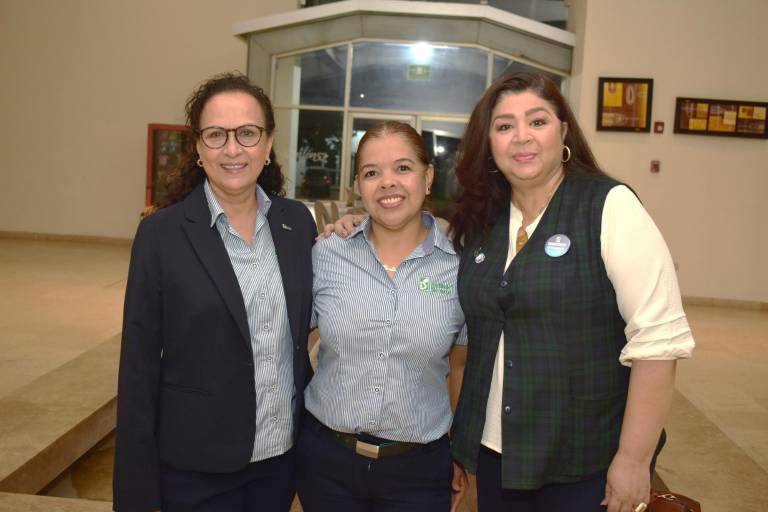 Participan padres de familia y maestros en su tradicional Magna Conferencia