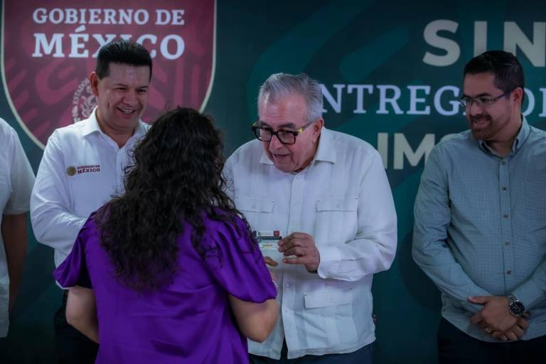 Con transmisión a nivel nacional, Gobernador entrega tarjetas del IMSS Bienestar