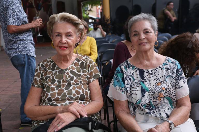 Viven tarde de literatura en la presentación del libro ‘Olvidarás el fuego’, de Gabriela Riveros