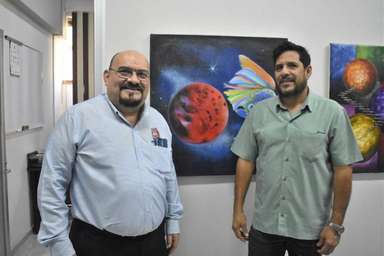 Admiran sinaloenses el Color de Colombia en muestra pictórica