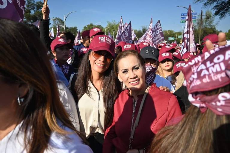 Alcaldesas del sur de Sinaloa se sumaron a marcha a favor de AMLO