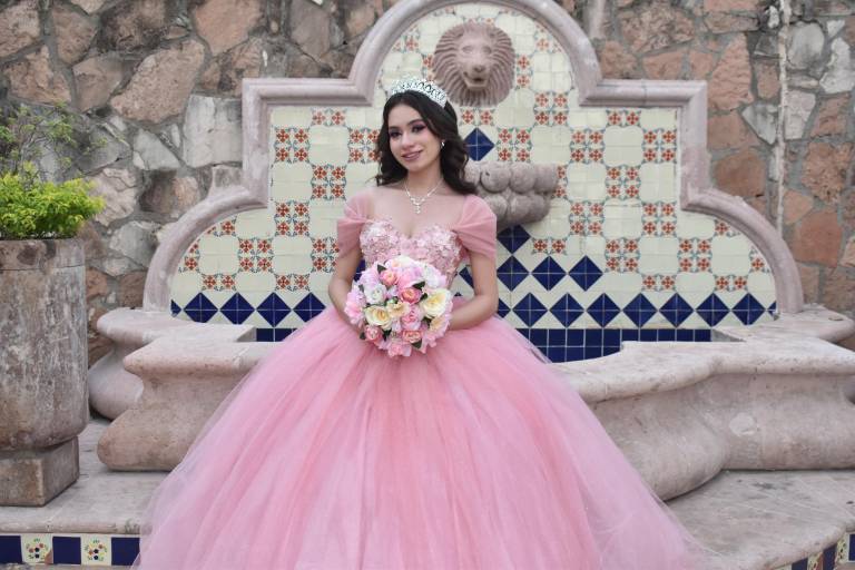 Es Estefany Sánchez una bella quinceañera