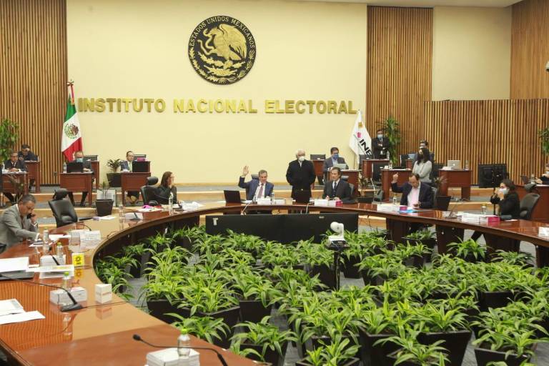 La CNDH se manifiesta contra el INE y expresa respaldo a reforma electoral