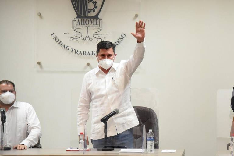 Pide licencia el Alcalde de Ahome, busca candidatura a Diputado Federal