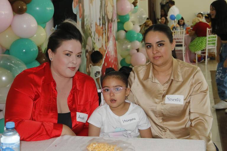 Con rifas, música y regalos Ganac celebra a los niños en su día