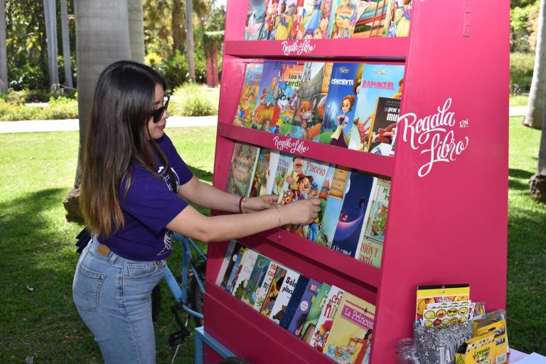 Celebran familias de la naturaleza y los libros