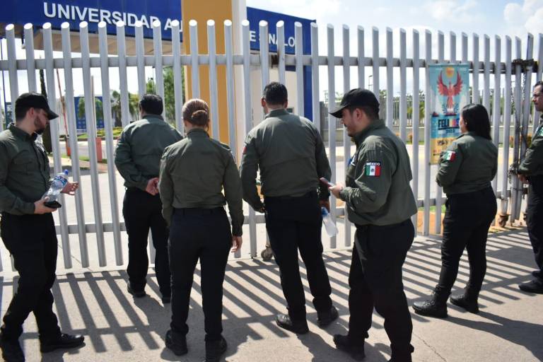 Dice UAS que no se opuso a cateo, pero no quitó candado de la puerta