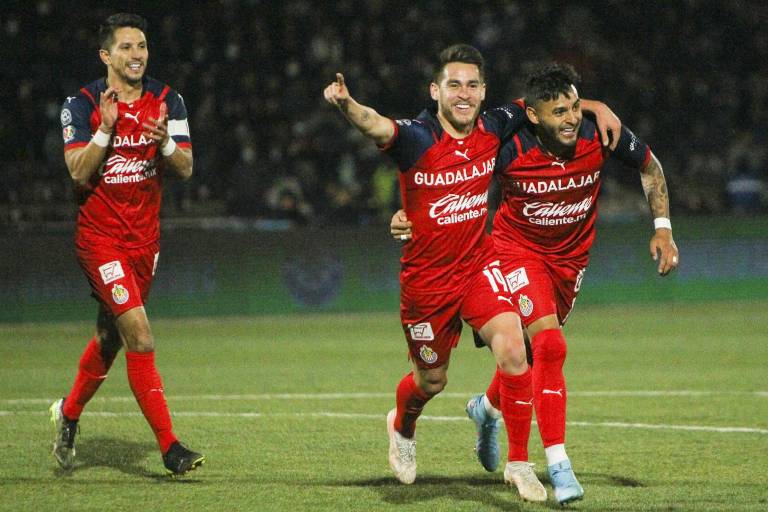 Chivas remonta y golea a Bravos de Juárez