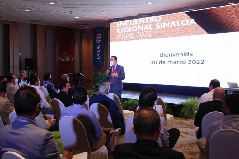 Realizan primer encuentro de egresados del IPADE en Sinaloa; se cumple 55 años desde su primera sesión