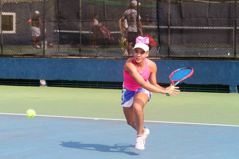 Sinaloense Monserrat Montaño realiza gran papel en Guatemala