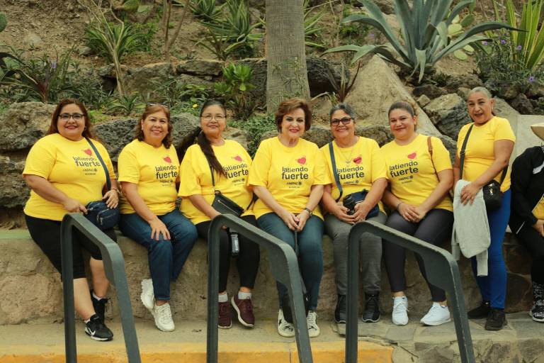 Damas de Anspac Mazatlán se ejercitan al subir al Faro