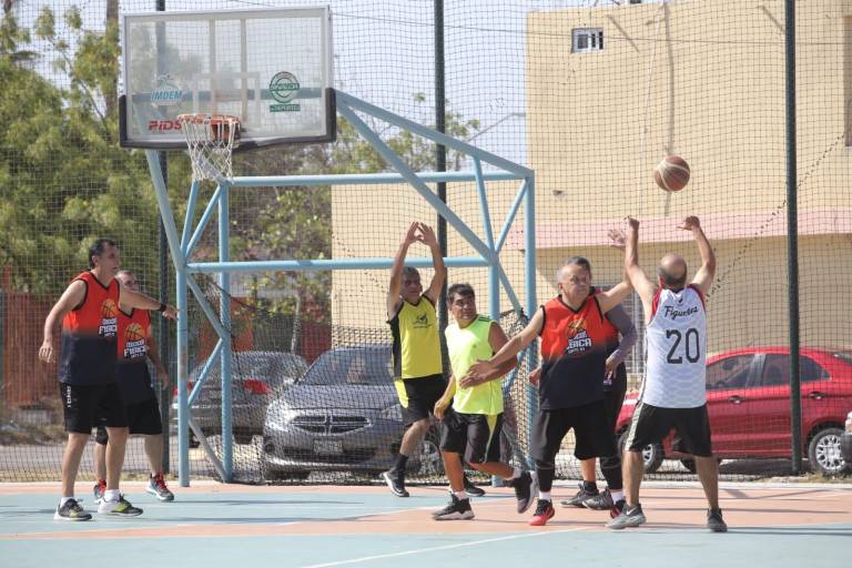 Sale airoso Ruckets en Torneo Maxibásquet