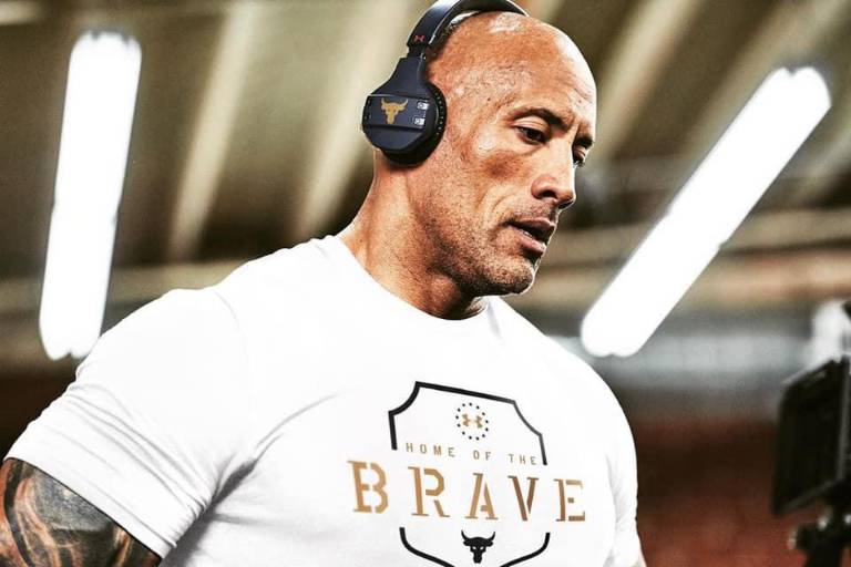 Lanza Dwayne Johnson su propia marca de audífonos