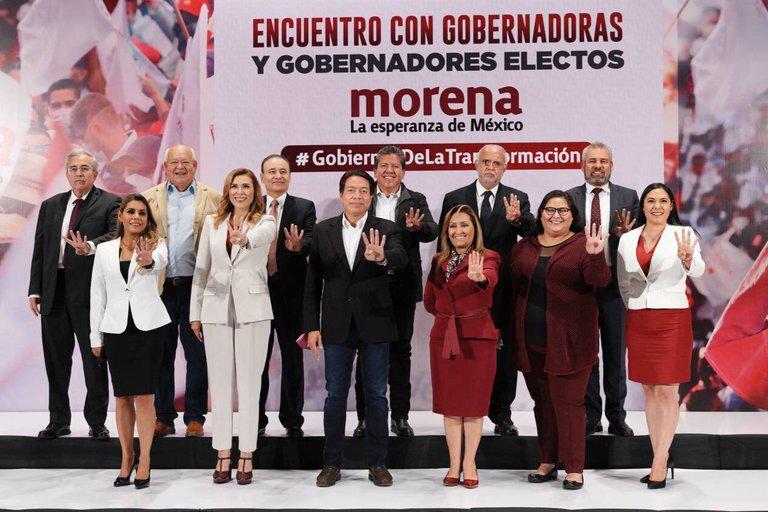 AMLO se reunirá este jueves con 11 gobernadores electos de Morena, entre ellos Rocha Moya