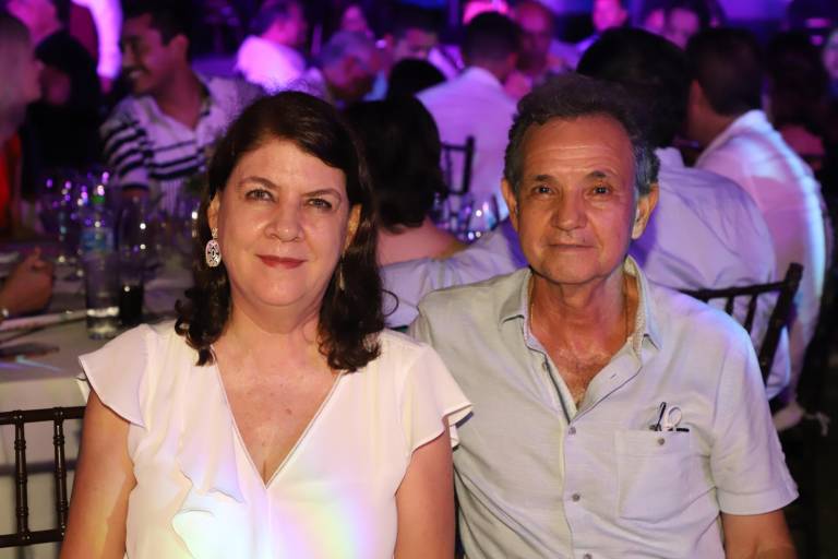 Prueban los sabores de Sinaloa en cena benéfica