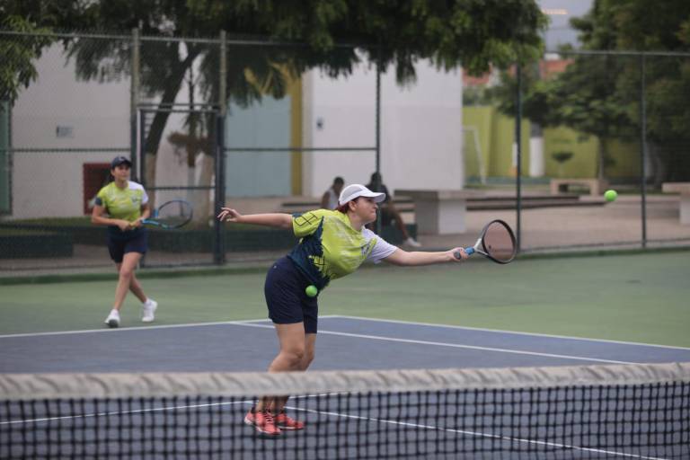 El Cid y Cardones cosechan victorias en Tenis Bajo Techo