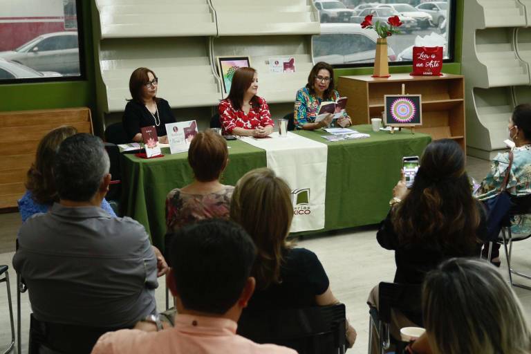 Desnuda Mónica López su alma en la poesía