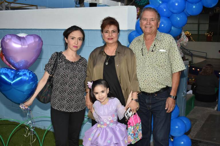 Con música y baile, alumnos del Instituto Senda reciben a la Primavera