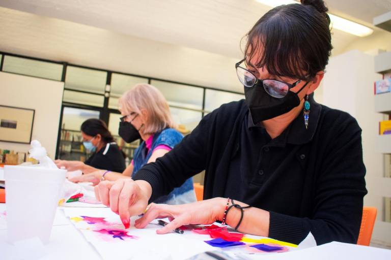 Elaboran libros de artista y encuadernación japonesa