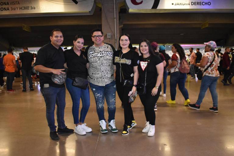 Festejan sinaloenses el inicio de la Temporada de Beisbol 2023-2024